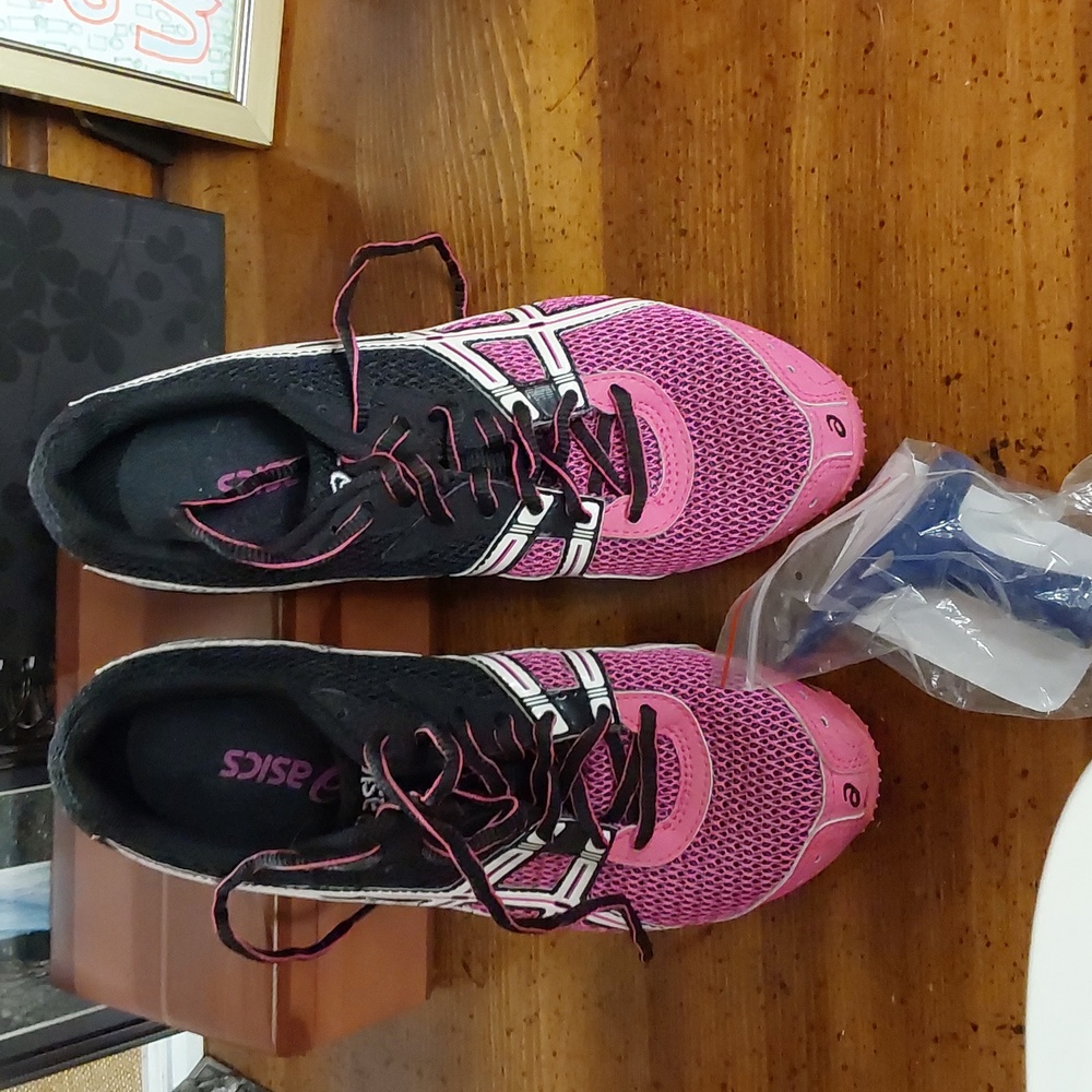 Track shoes